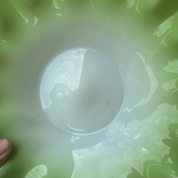 ANTIQUE, VICTORIAN, GLASS, ROUND BRIDES BASKET WITH RUFFLED & CRIMPED RIM. - Picture 10 of 10